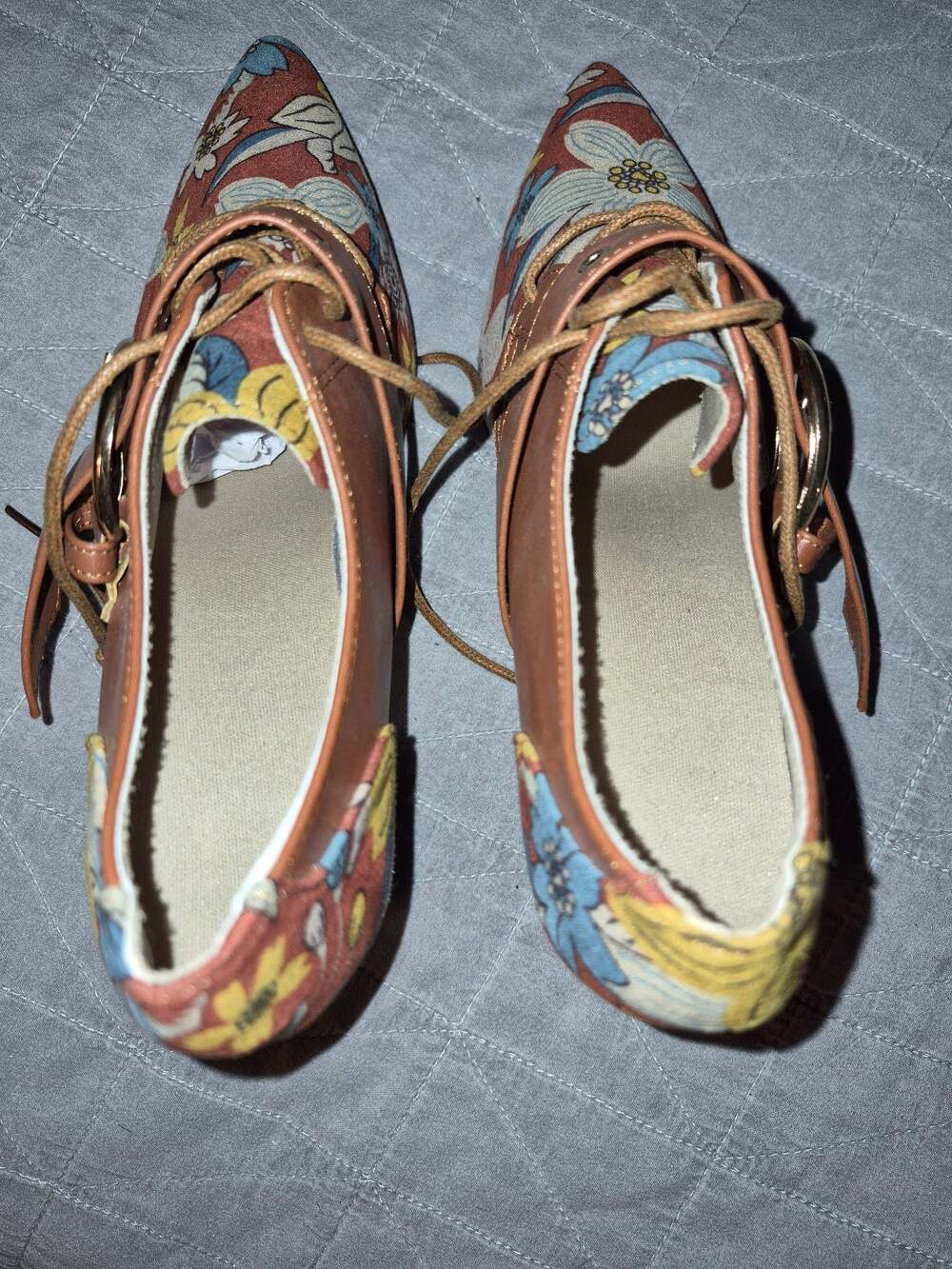 Vintage Style Floral Fabric and Faux Leather Lace-Up Oxford Block Heels with Buc - Picture 2 of 7